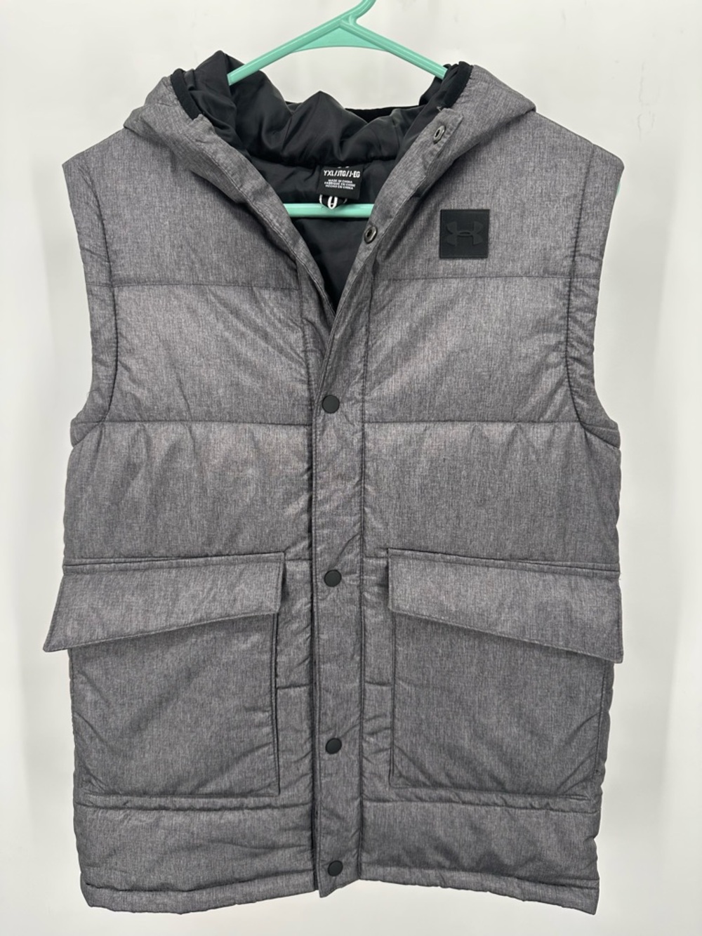 Under Armour Boy’s Grey/Black Button Down Puffer Jacket Hooded Vest Sz YXL